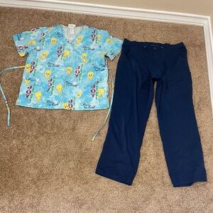 2pc Bundle Women’s Large Tweety Medical Scrub Top & Pants